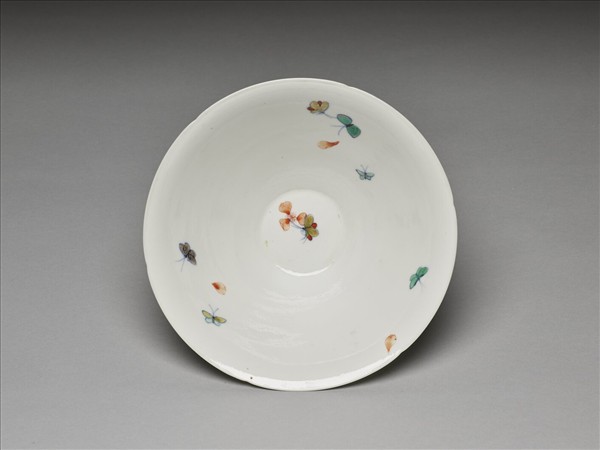 鬥彩花蝶紋葵口碗