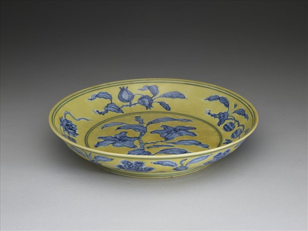 黃地青花折枝花果紋大盤