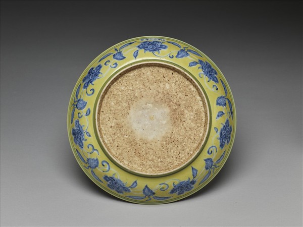 黃地青花折枝花果紋大盤
