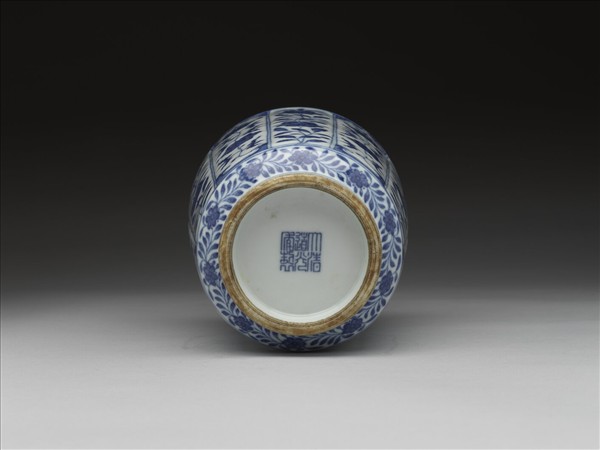 青花花卉紋蒲槌瓶