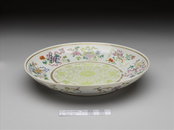 粉彩番蓮八寶紋盤