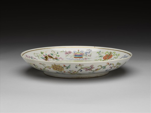 粉彩番蓮八寶紋盤