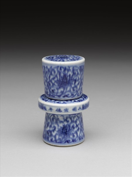 青花纏枝番蓮紋軸頭罐