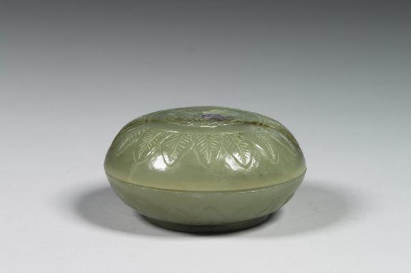 玉雕花圓盒