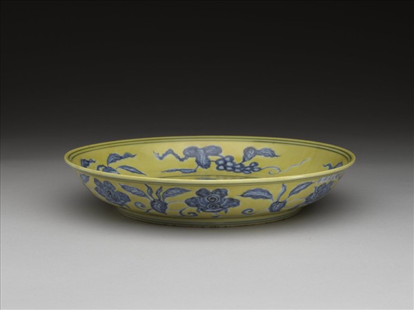 黃釉青花花果紋盤