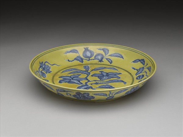 黃釉青花花果紋盤