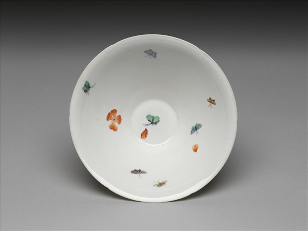 鬥彩花蝶紋葵口碗