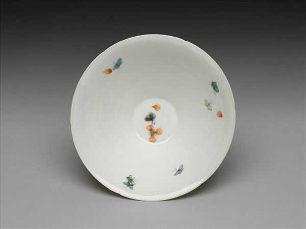 鬥彩花蝶紋葵口碗