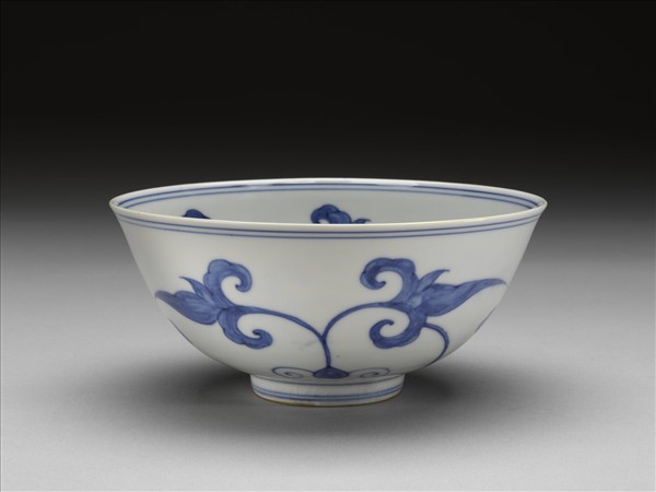 青花萱草紋碗