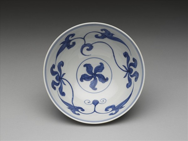 青花萱草紋碗