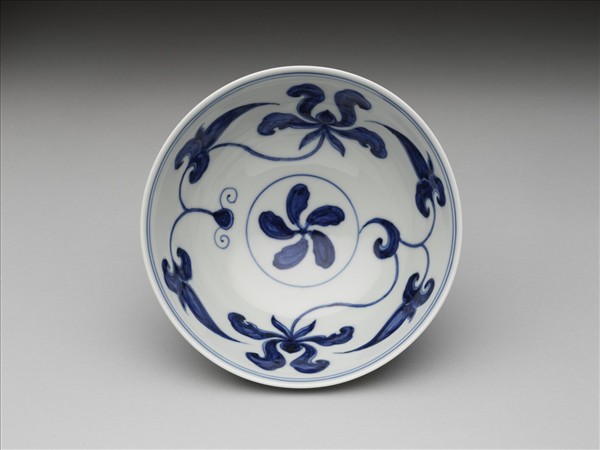 青花萱草紋碗