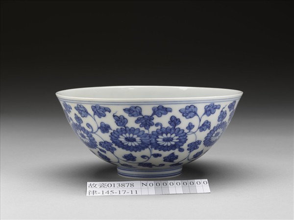 青花菊花紋碗