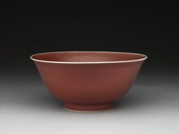 紅釉暗花雙龍紋碗