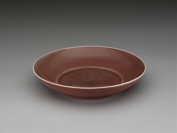 霽紅釉雲龍紋盤