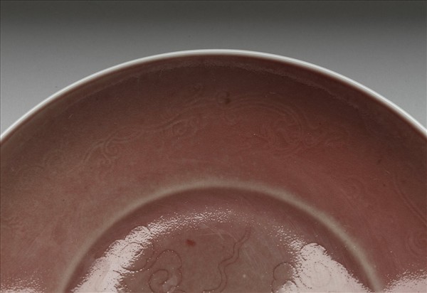 霽紅釉雲龍紋盤