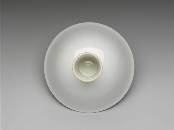 甜白釉高足碗