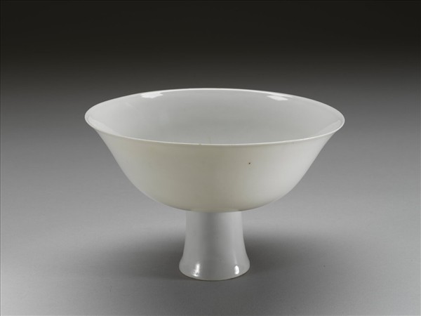 甜白釉雲龍紋高足碗