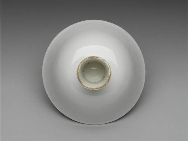 甜白釉雲龍紋高足碗