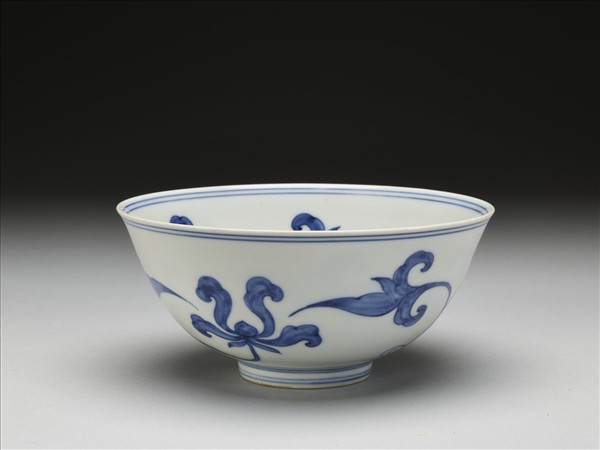 青花萱草紋碗