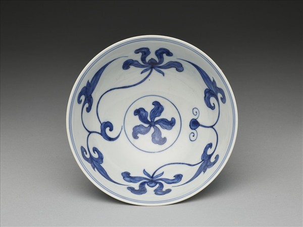 青花萱草紋碗