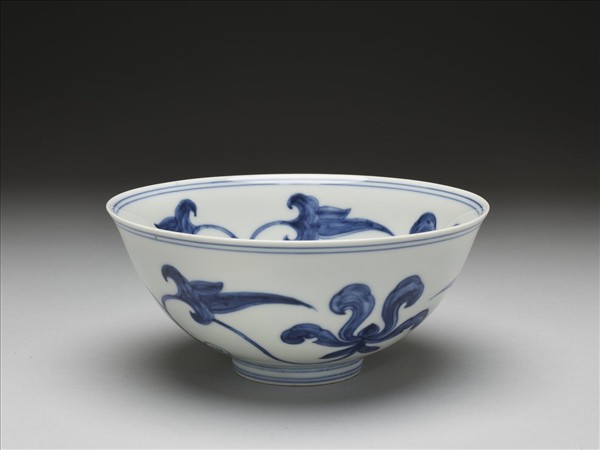 青花萱草紋碗