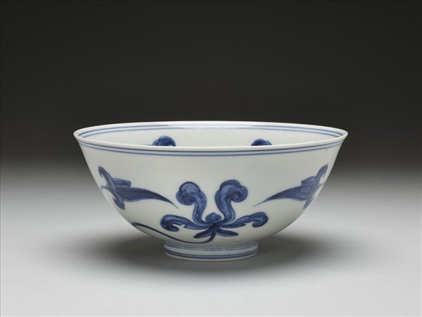 青花萱草紋碗