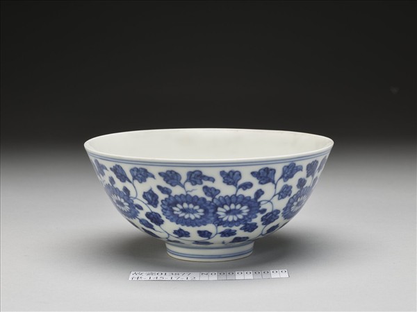 青花菊花紋碗