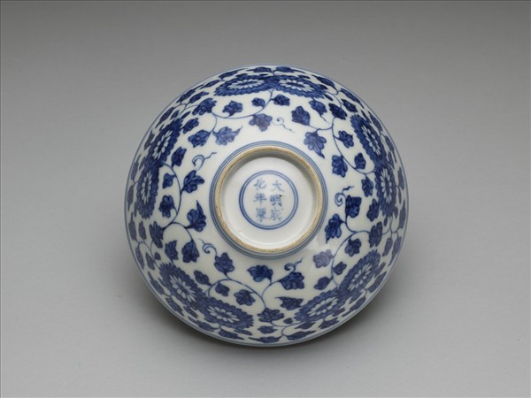 青花菊花紋碗