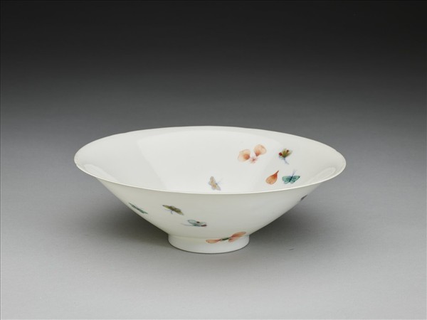鬥彩花蝶紋葵口碗