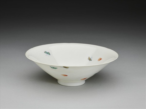 鬥彩花蝶紋葵口碗