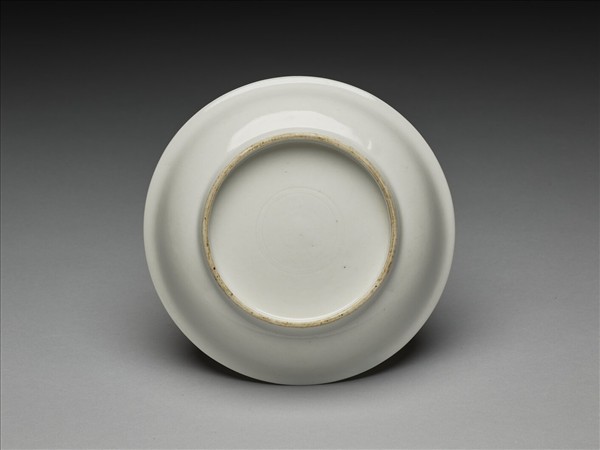 甜白釉雲龍紋盤