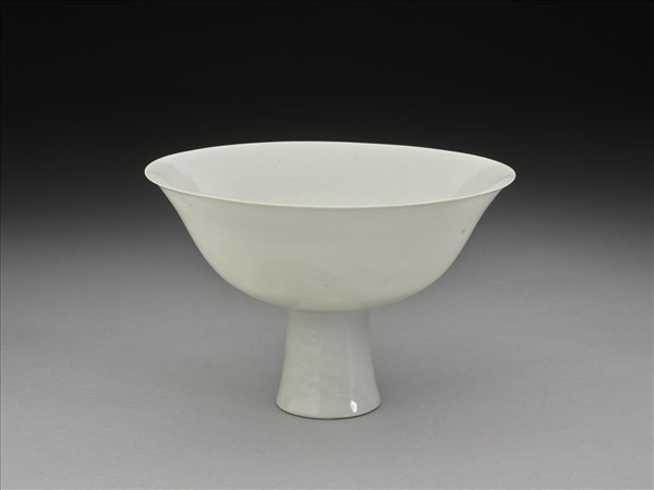 甜白釉雲龍紋高足碗