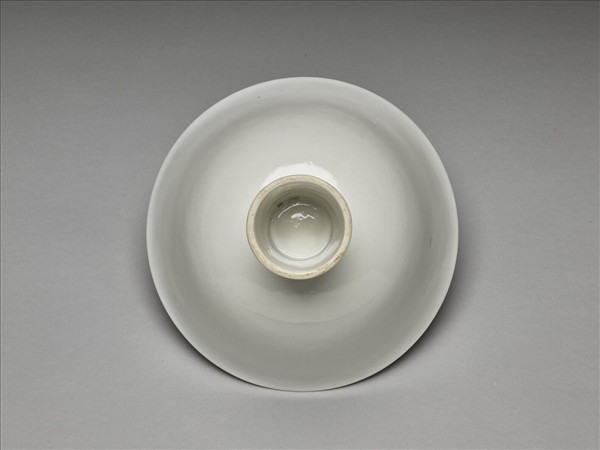 甜白釉雲龍紋高足碗