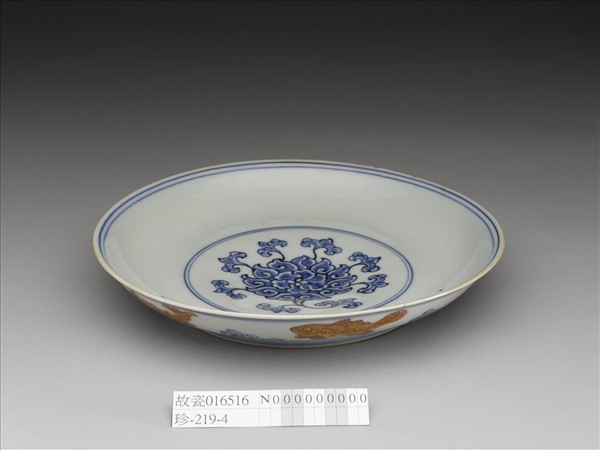 青花加彩魚紋盤
