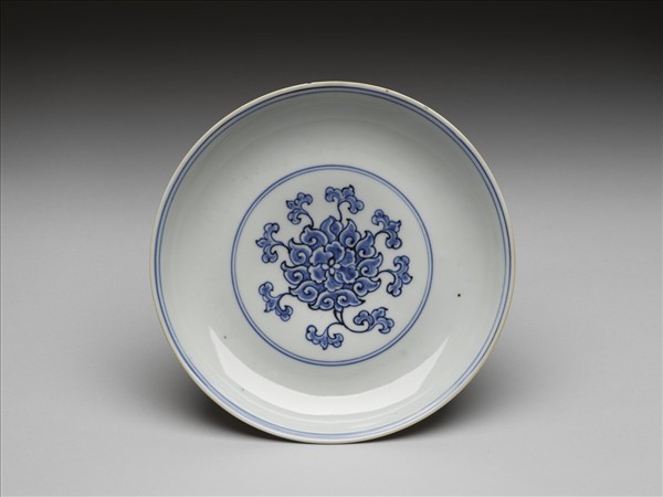 青花加彩魚紋盤