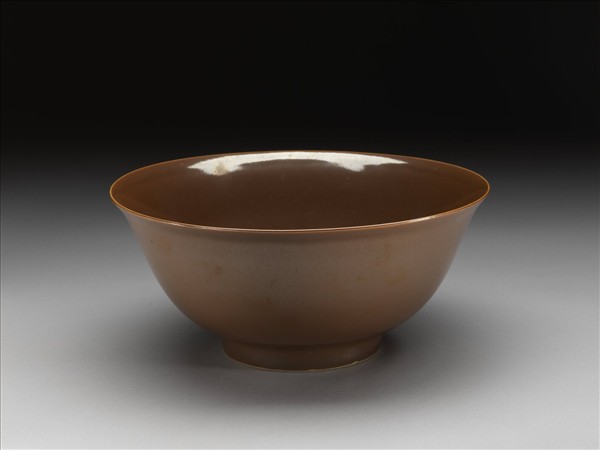 紫金釉暗花雙龍紋碗