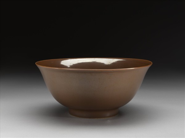 紫金釉暗花雙龍紋碗