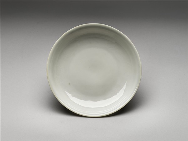 甜白釉雲鳳紋盤