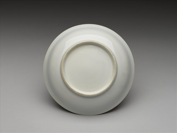 甜白釉雲鳳紋盤