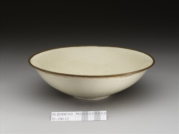 定窯 白瓷劃花蓮鳧紋碗