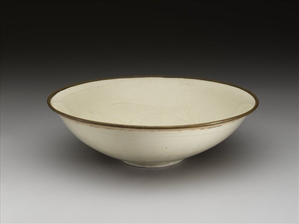 定窯 白瓷劃花蓮鳧紋碗