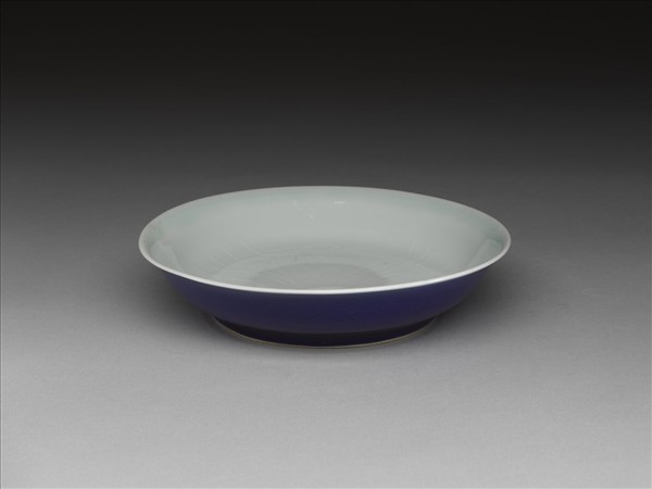 霽青釉白裡盤