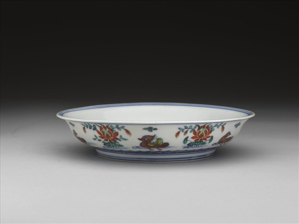 鬥彩蓮塘鴛鴦紋盤