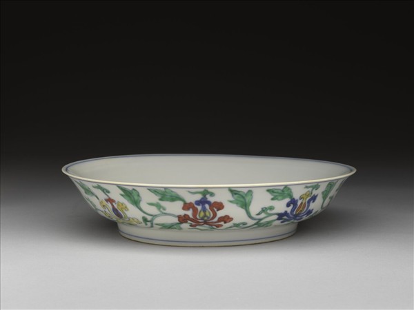 花卉款鬥彩番蓮紋盤