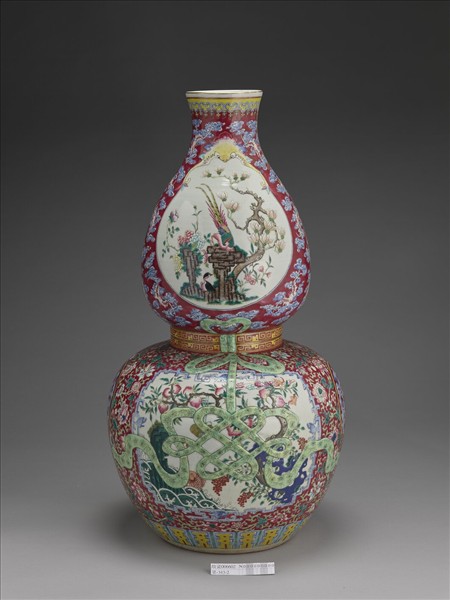 粉彩紅地花鳥紋葫蘆瓶