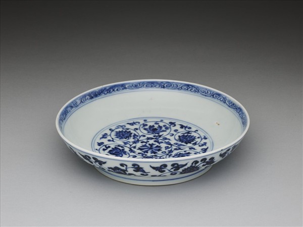 青花轉枝蓮紋盤