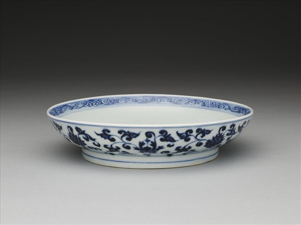 青花轉枝蓮紋盤