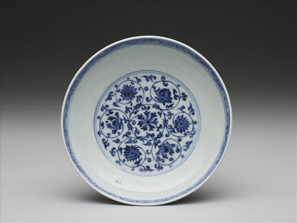 青花轉枝蓮紋盤
