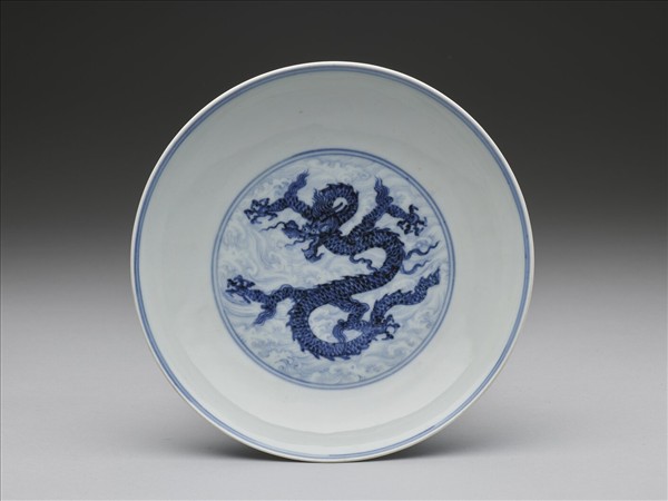 青花波濤龍紋盤