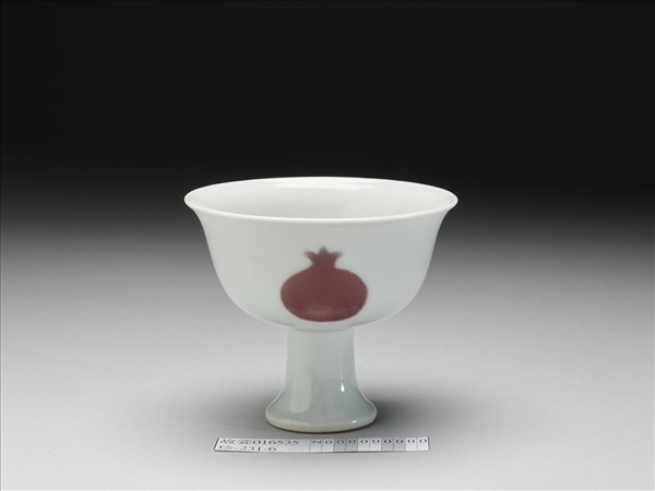 釉裡紅三果紋高足杯